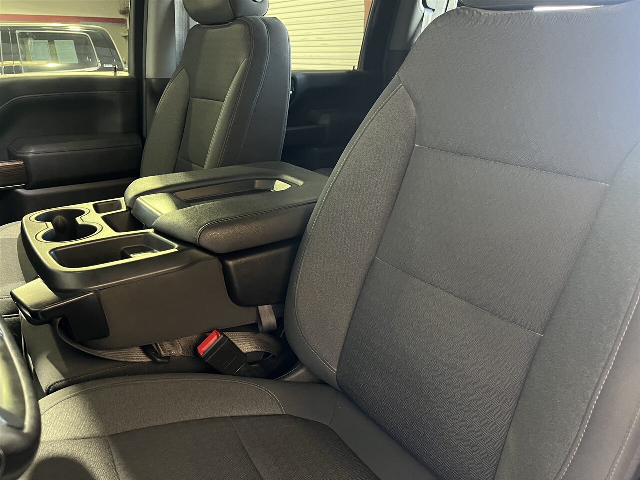 2022 Chevrolet Silverado 2500HD LT   - Photo 17 - Victorville, CA 92392
