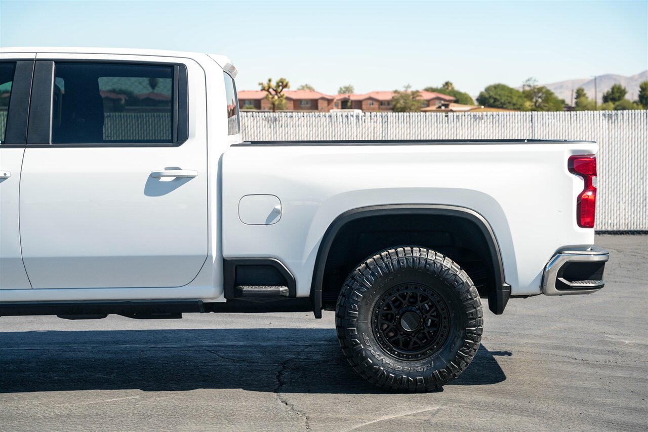 2022 Chevrolet Silverado 2500HD LT   - Photo 9 - Victorville, CA 92392