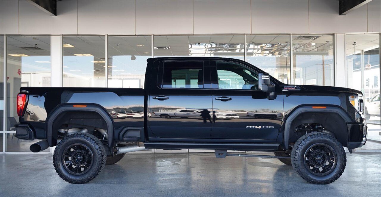 2023 GMC Sierra 2500HD AT4   - Photo 10 - Victorville, CA 92392