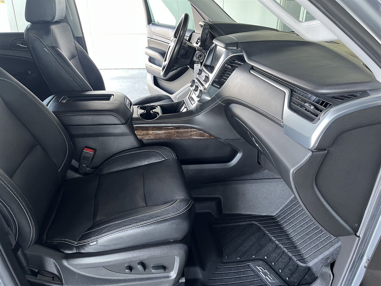 2020 Chevrolet Tahoe LS Only 46,000 Miles | Leveled on 24 " Wheels | Clean California SUV - Photo 20 - Victorville, CA 92392