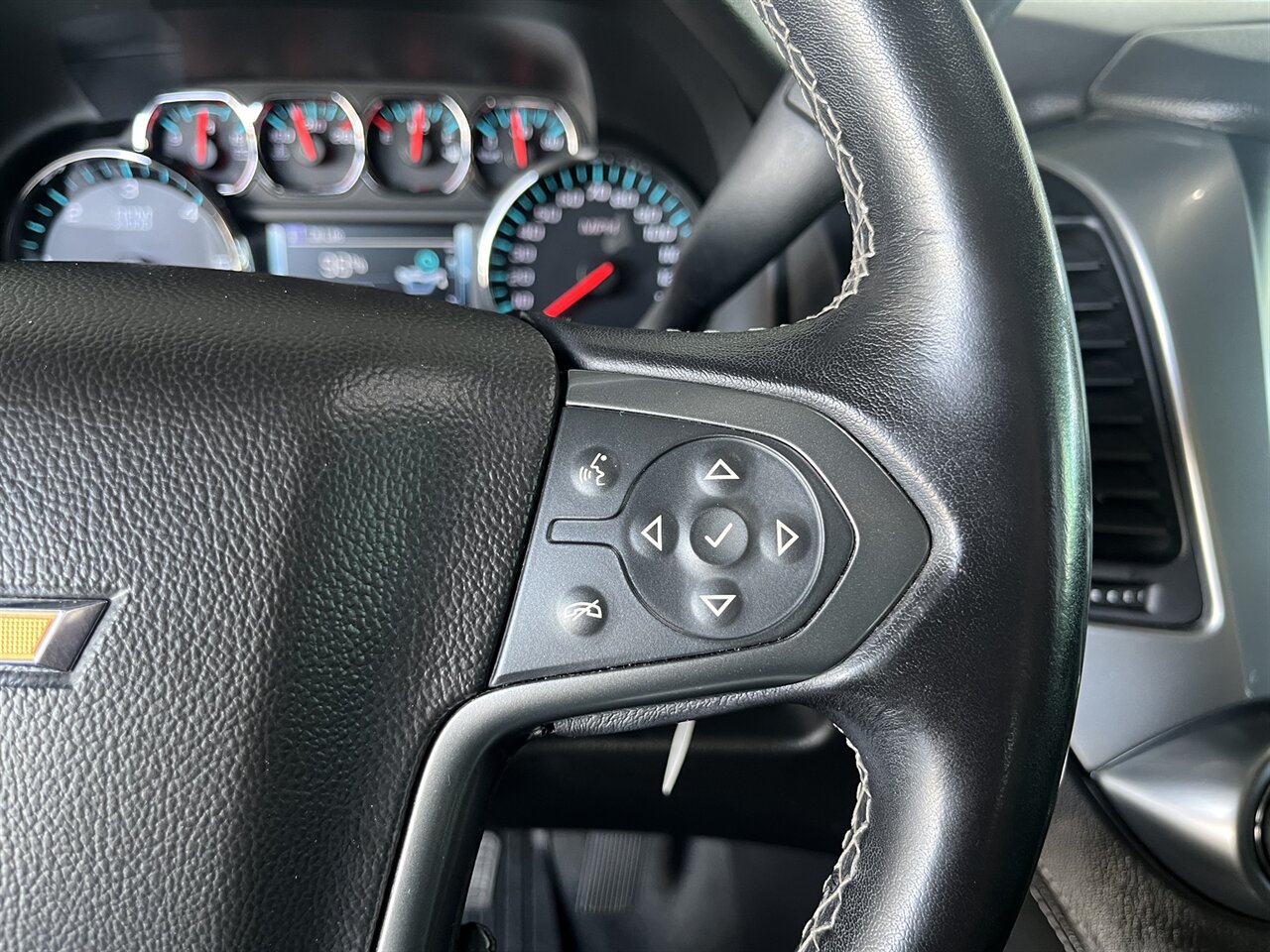 2020 Chevrolet Tahoe LS Only 46,000 Miles | Leveled on 24 " Wheels | Clean California SUV - Photo 16 - Victorville, CA 92392