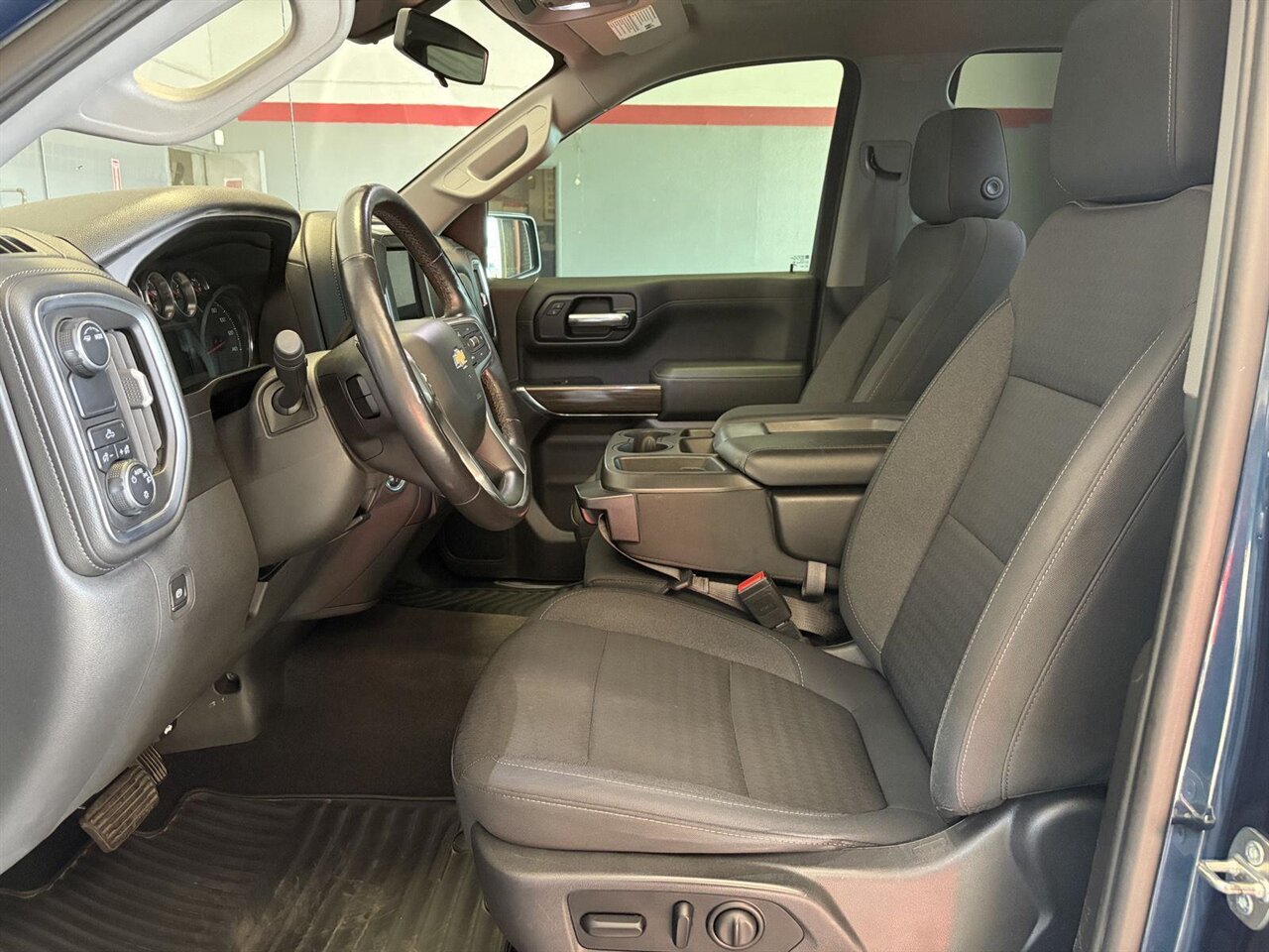 2020 Chevrolet Silverado 1500 LT - Photo 9 - Victorville, CA 92392