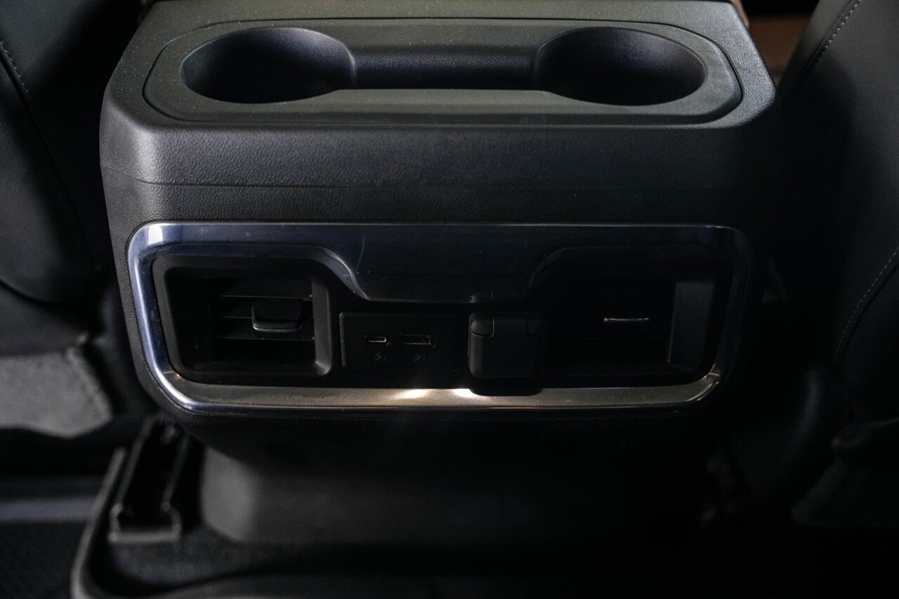 2022 Chevrolet Silverado 3500HD High Country   - Photo 30 - Victorville, CA 92392