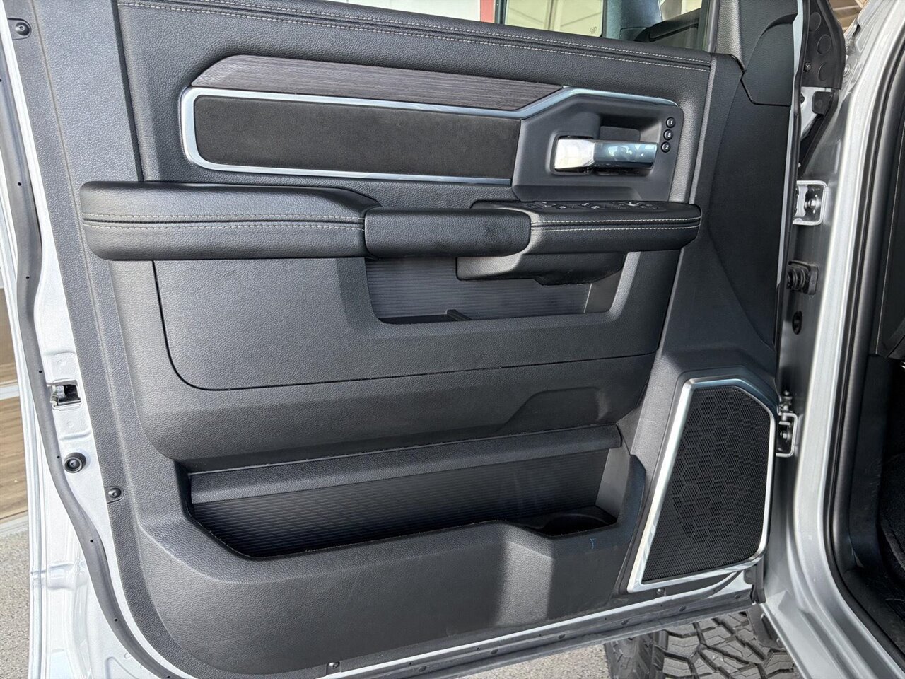 2026 RAM 2500 Laramie - Photo 9 - Victorville, CA 92392