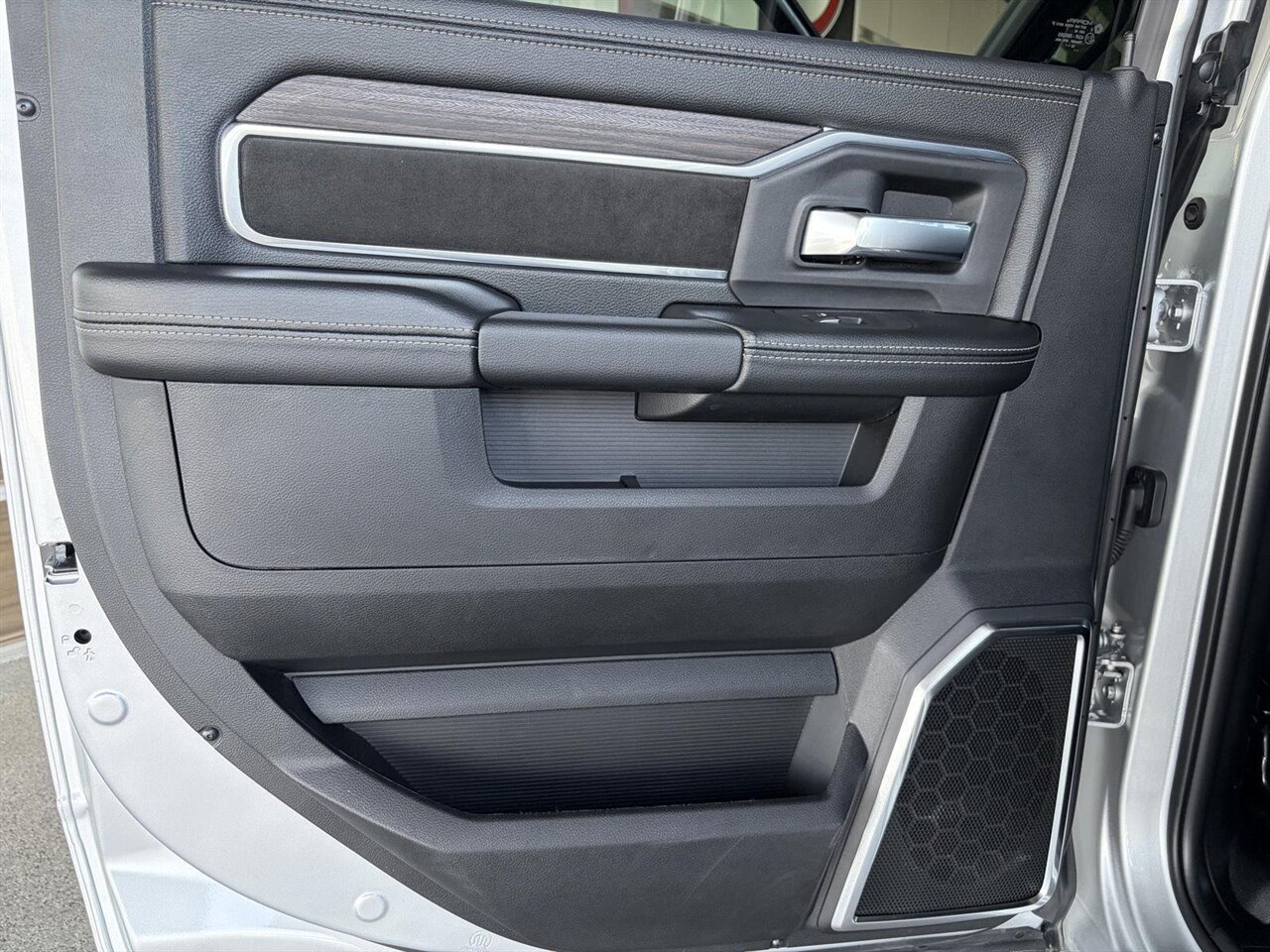 2026 RAM 2500 Laramie - Photo 21 - Victorville, CA 92392