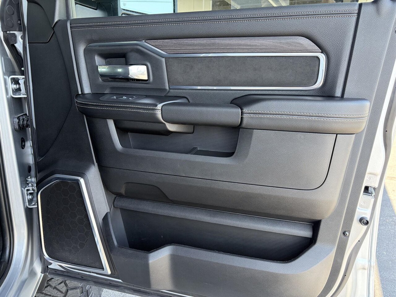2026 RAM 2500 Laramie - Photo 24 - Victorville, CA 92392