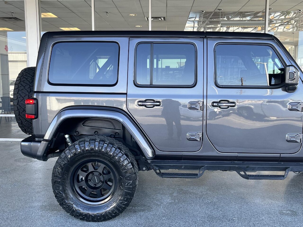 2020 Jeep Wrangler Unlimited Sahara  High Altitude - Photo 15 - Victorville, CA 92392