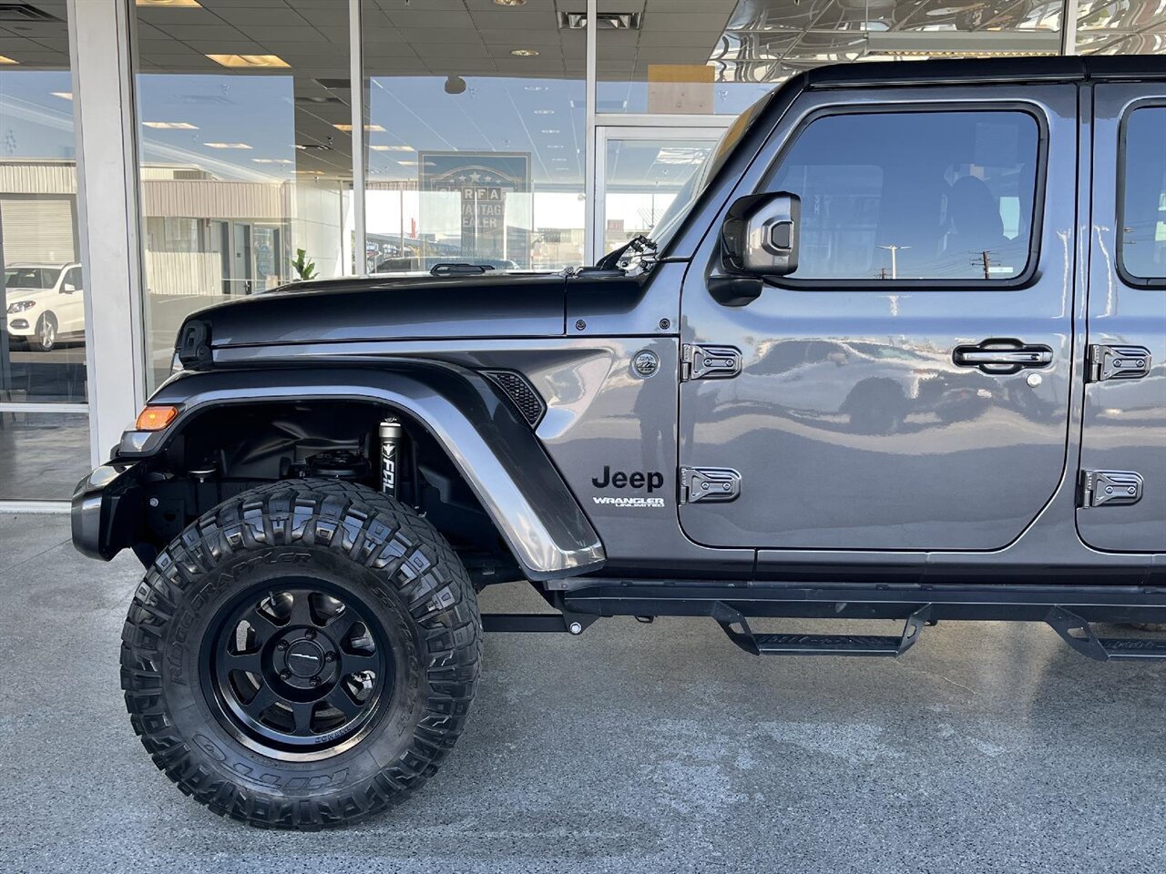 2020 Jeep Wrangler Unlimited Sahara  High Altitude - Photo 18 - Victorville, CA 92392