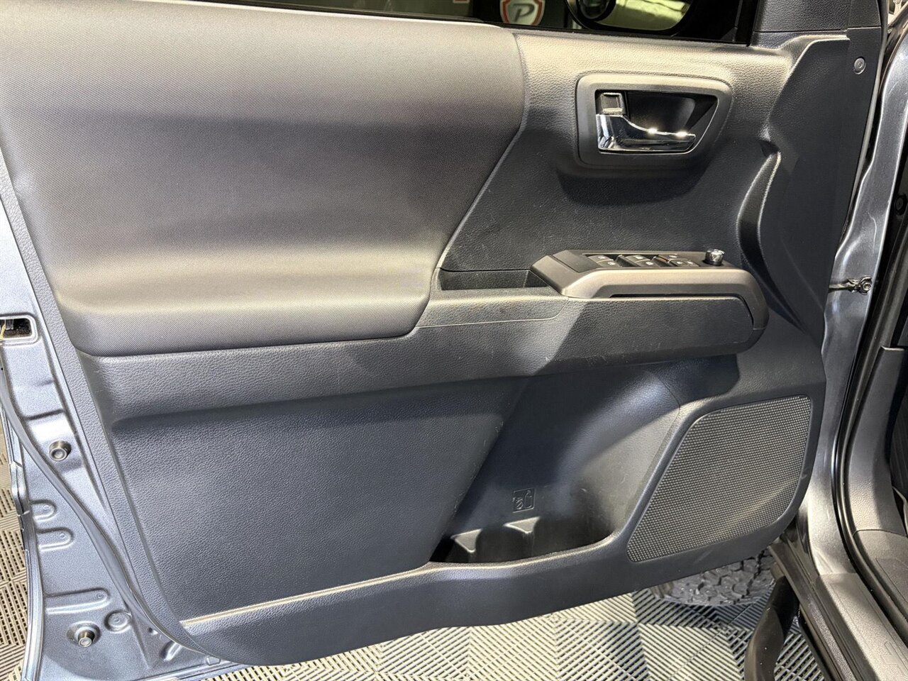 2018 Toyota Tacoma TRD Off-Road   - Photo 7 - Victorville, CA 92392