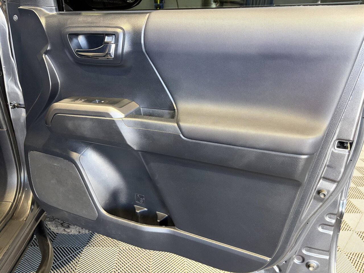 2018 Toyota Tacoma TRD Off-Road   - Photo 22 - Victorville, CA 92392