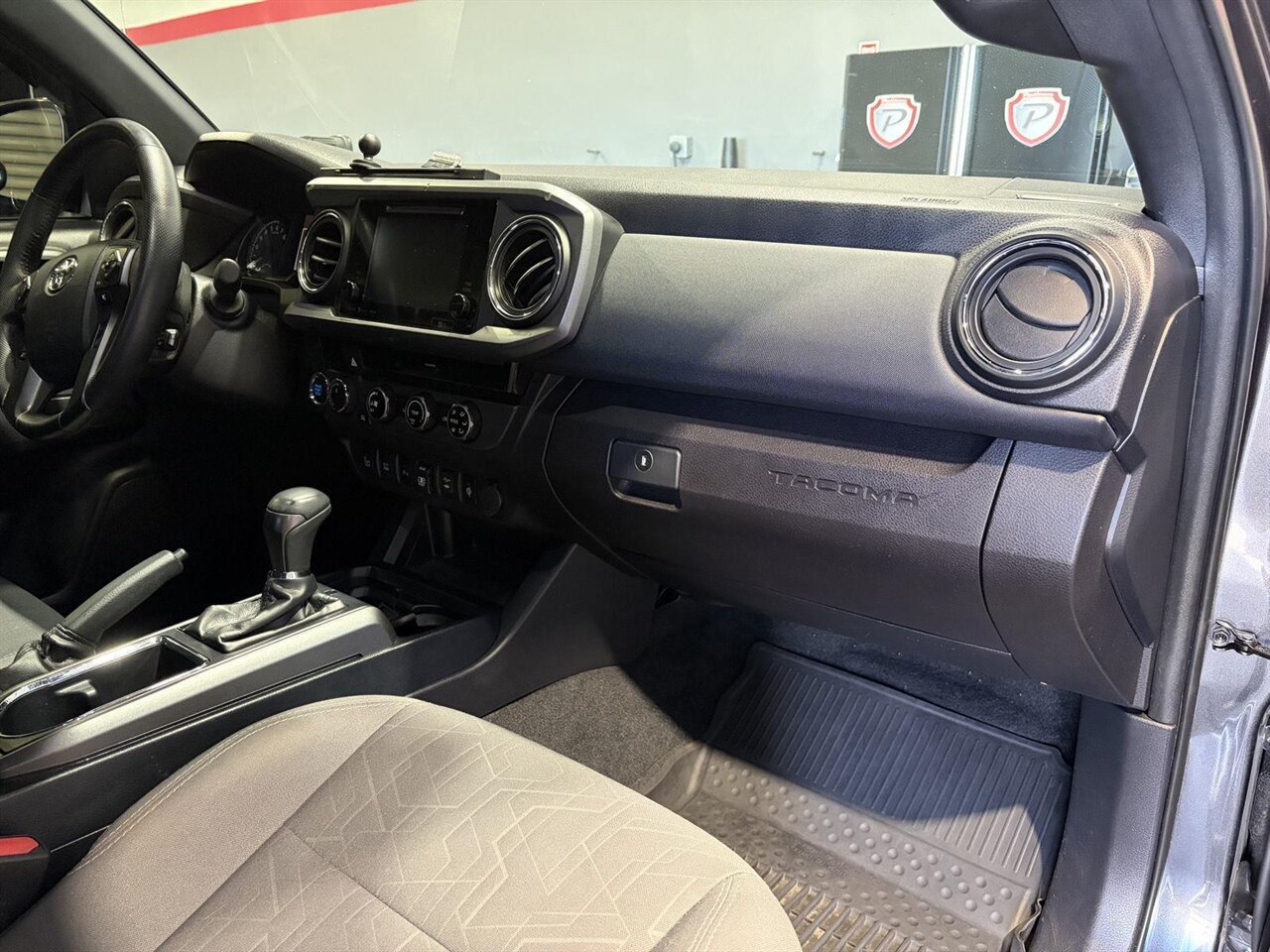 2018 Toyota Tacoma TRD Off-Road   - Photo 24 - Victorville, CA 92392