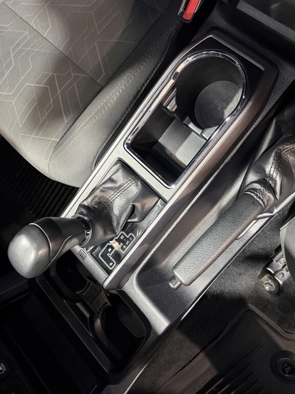 2018 Toyota Tacoma TRD Off-Road   - Photo 20 - Victorville, CA 92392