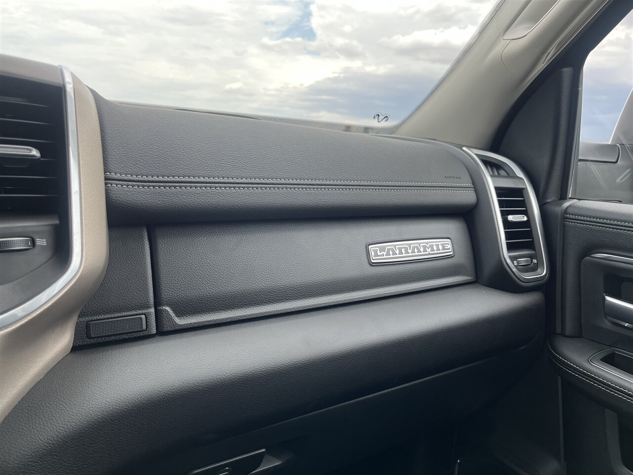 2024 RAM 2500 Laramie 4x4 Cummins Diesel | Only 300 Miles | $5,000 in Upgrades Included - Photo 27 - Victorville, CA 92392