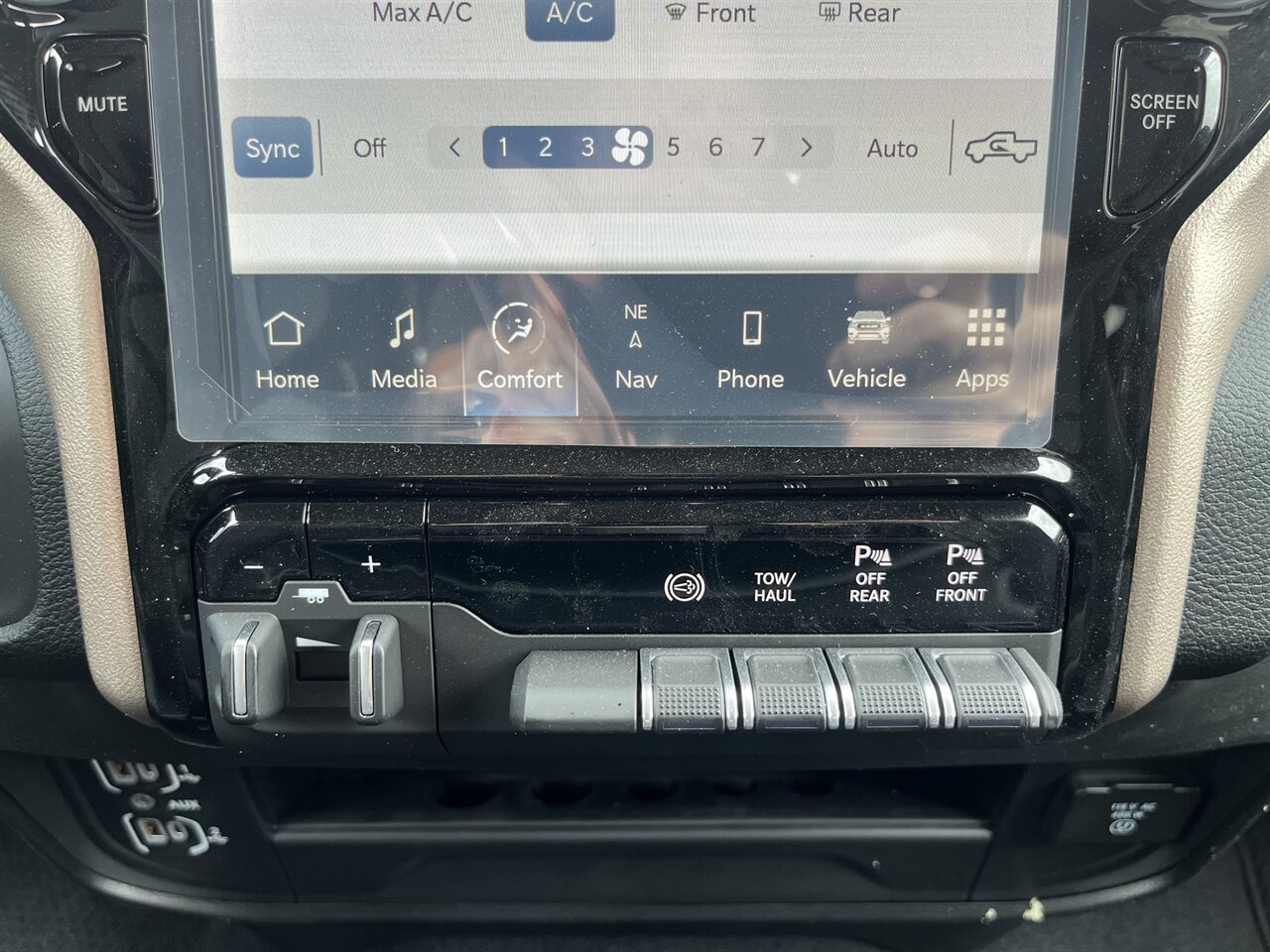 2024 RAM 2500 Laramie 4x4 Cummins Diesel | Only 300 Miles | $5,000 in Upgrades Included - Photo 26 - Victorville, CA 92392