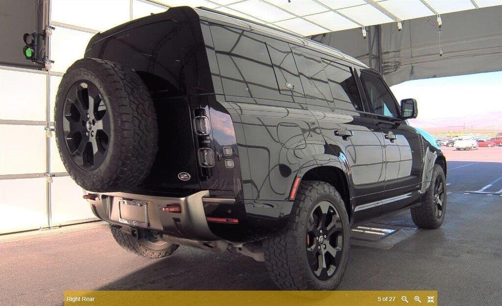 2020 Land Rover Defender 110 X  Panoramic Sunroof - Open County A/T Tires - Photo 4 - Victorville, CA 92392