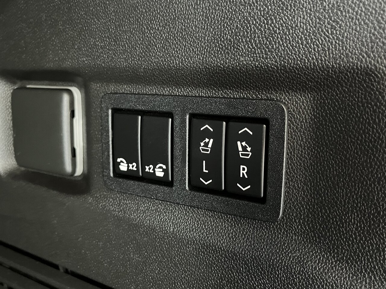 2021 Chevrolet Tahoe RST Dual Entertainment Screens - Photo 33 - Victorville, CA 92392