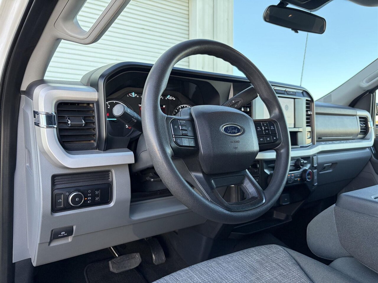 2024 Ford F-250 Super Duty XLT   - Photo 17 - Victorville, CA 92392