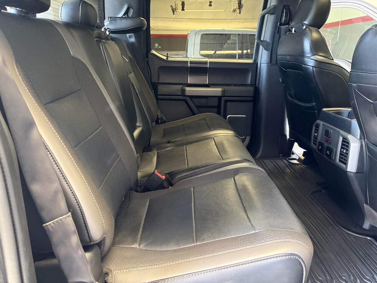 2019 Ford F-150 Raptor One Owner Low Miles! - Photo 32 - Victorville, CA 92392