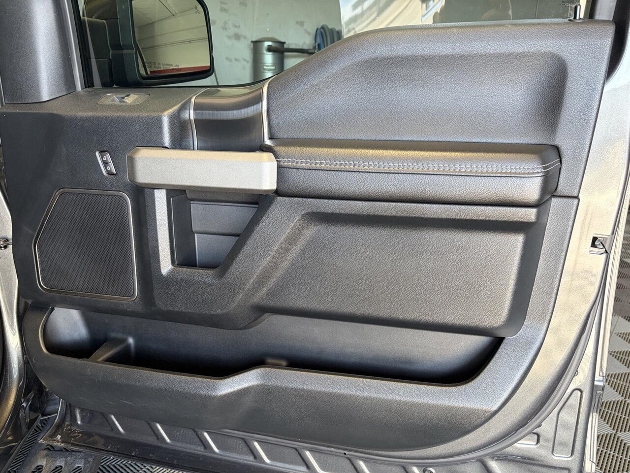 2019 Ford F-150 Raptor  One Owner Low Miles! - Photo 31 - Victorville, CA 92392