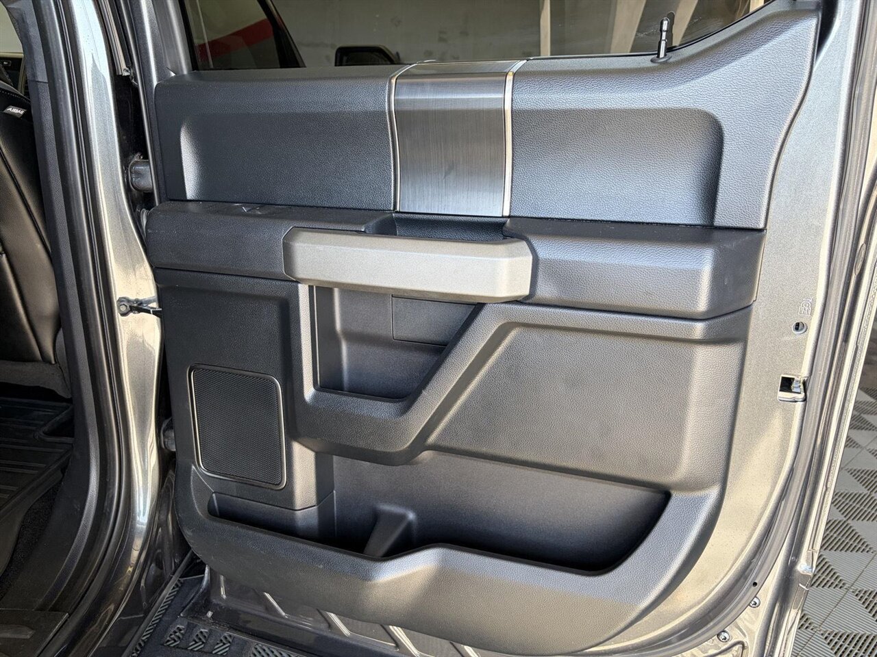 2019 Ford F-150 Raptor  One Owner Low Miles! - Photo 33 - Victorville, CA 92392