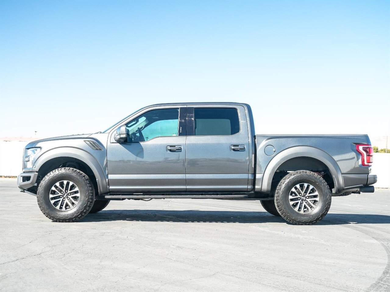 2019 Ford F-150 Raptor One Owner Low Miles! - Photo 4 - Victorville, CA 92392