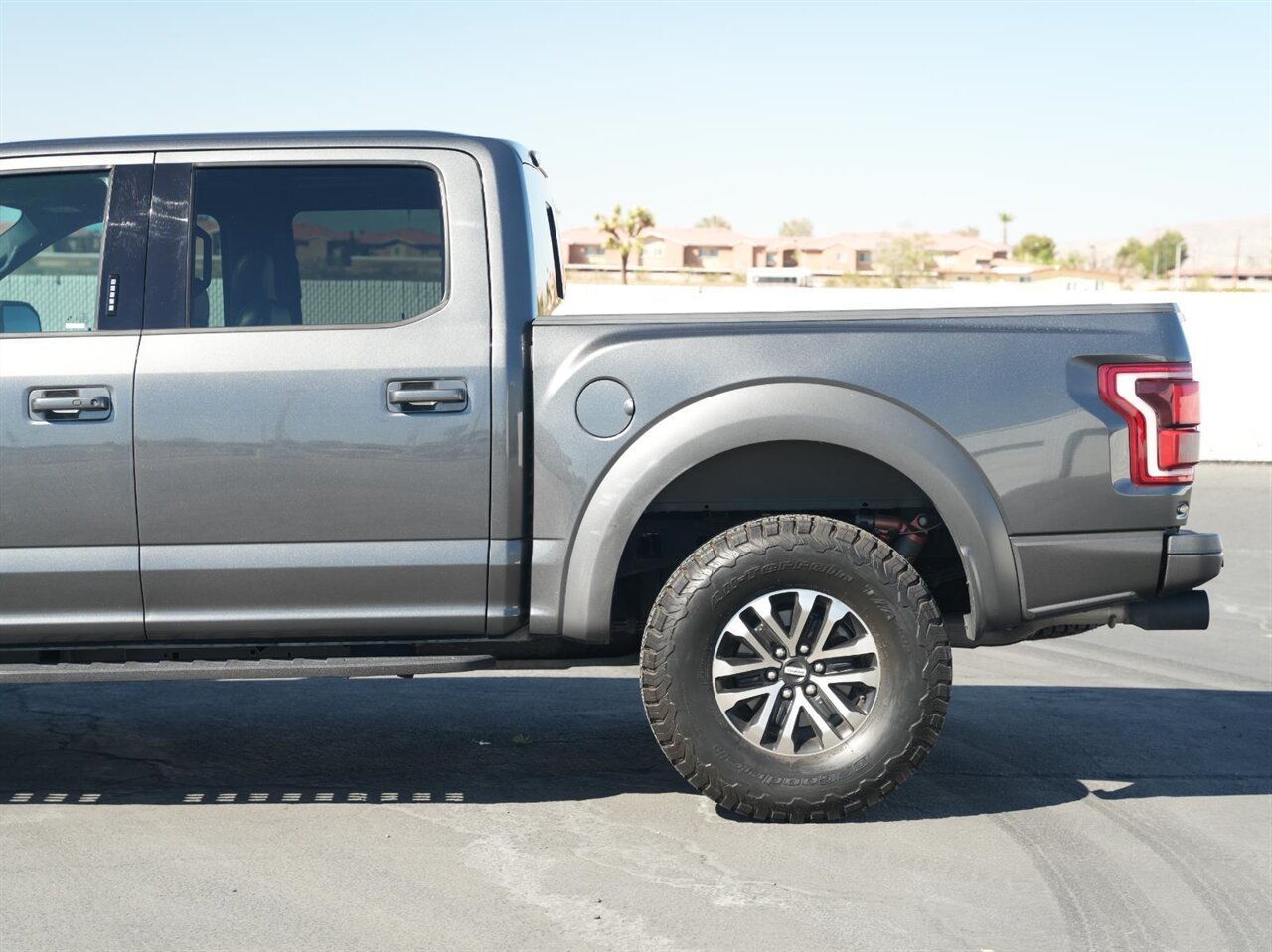 2019 Ford F-150 Raptor  One Owner Low Miles! - Photo 7 - Victorville, CA 92392