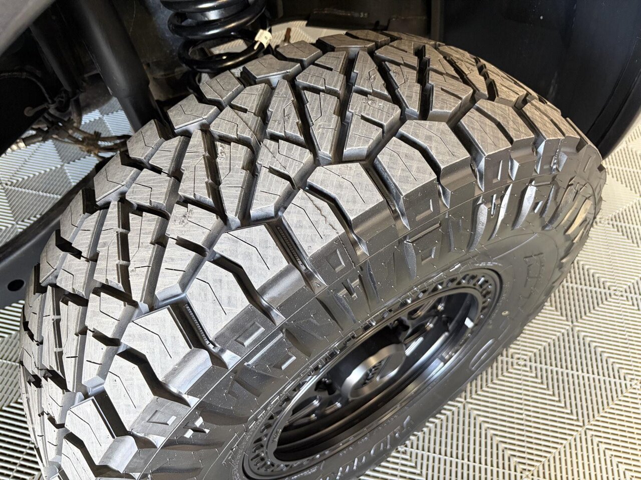 2024 RAM 2500 Laramie  Level Kit - KMC Wheels - Nitto Tires - Photo 17 - Victorville, CA 92392