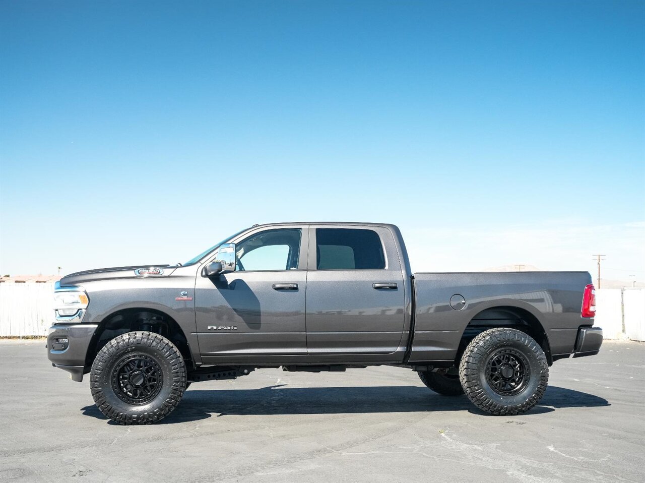 2024 RAM 2500 Laramie  Level Kit - KMC Wheels - Nitto Tires - Photo 7 - Victorville, CA 92392