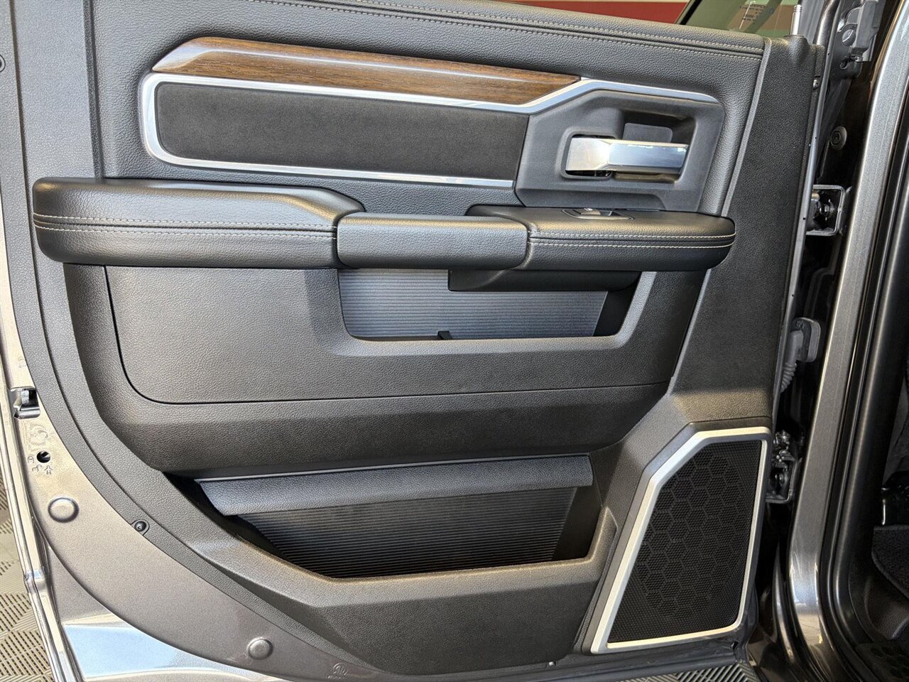 2024 RAM 2500 Laramie  Level Kit - KMC Wheels - Nitto Tires - Photo 28 - Victorville, CA 92392