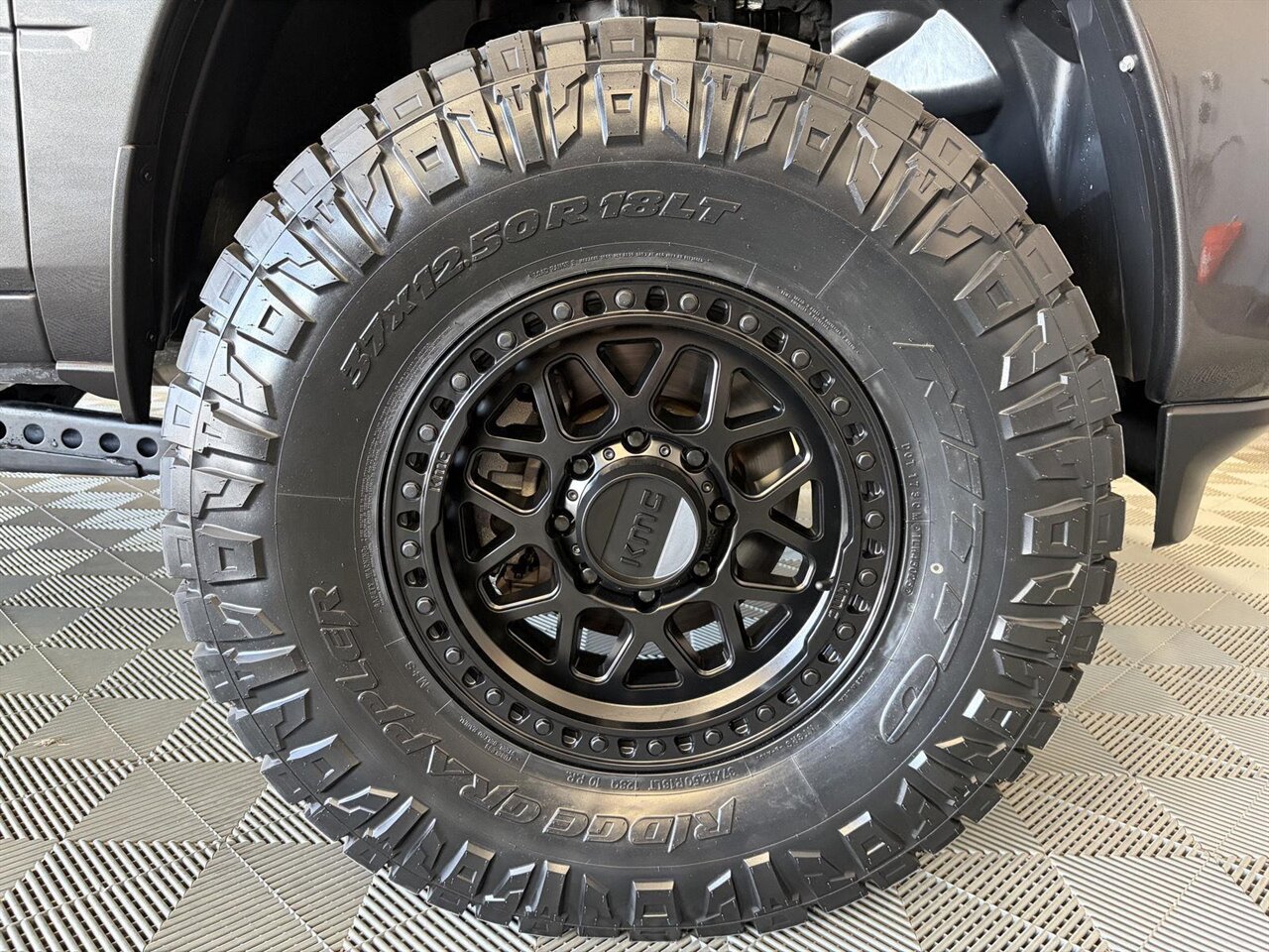 2024 RAM 2500 Laramie  Level Kit - KMC Wheels - Nitto Tires - Photo 16 - Victorville, CA 92392