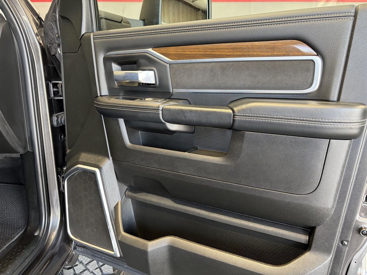 2024 RAM 2500 Laramie  Level Kit - KMC Wheels - Nitto Tires - Photo 37 - Victorville, CA 92392