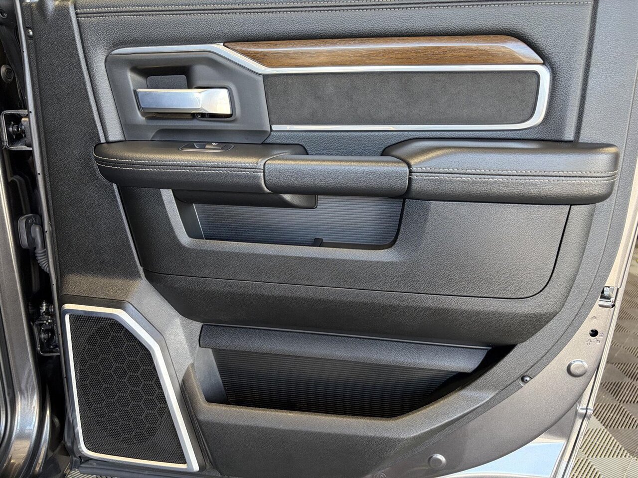 2024 RAM 2500 Laramie  Level Kit - KMC Wheels - Nitto Tires - Photo 39 - Victorville, CA 92392