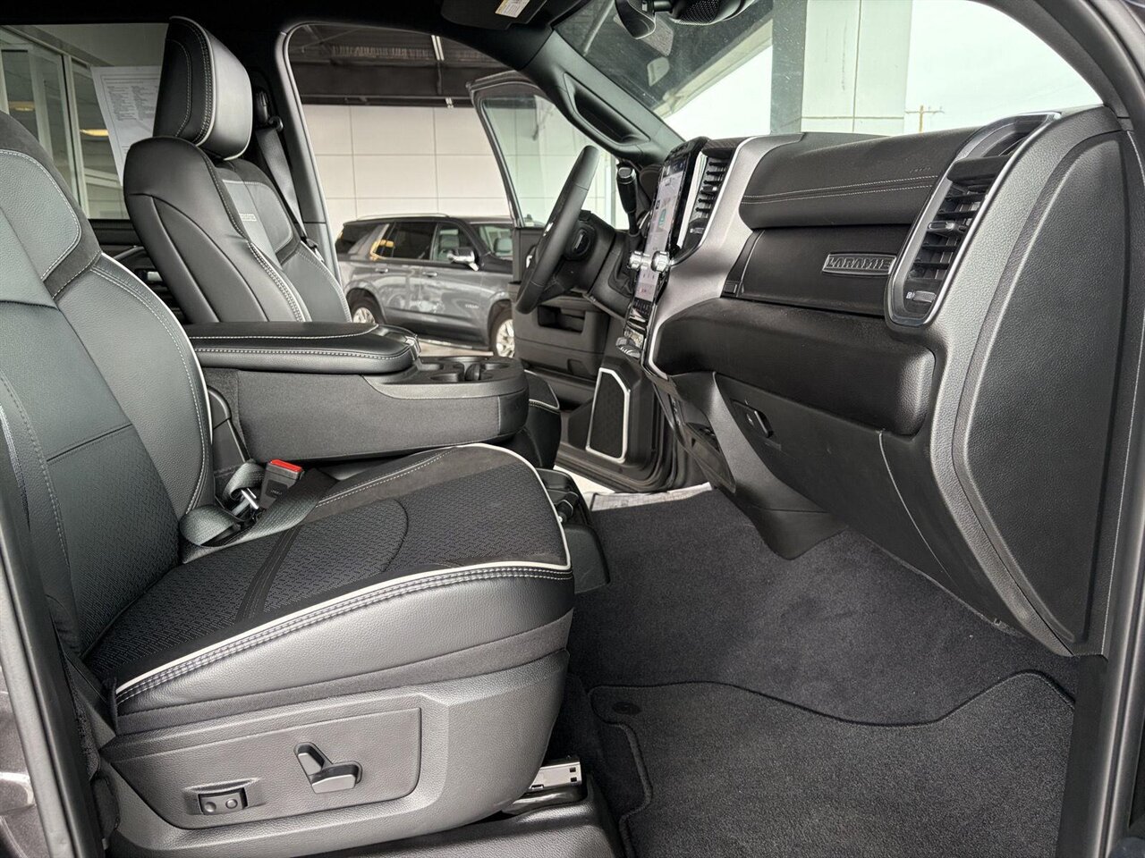 2026 RAM 2500 Laramie   - Photo 27 - Victorville, CA 92392