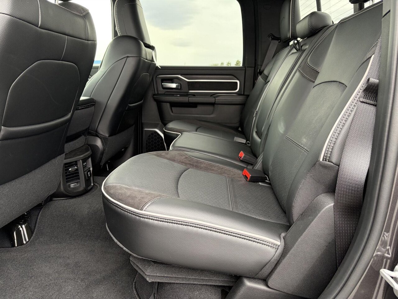 2026 RAM 2500 Laramie   - Photo 21 - Victorville, CA 92392