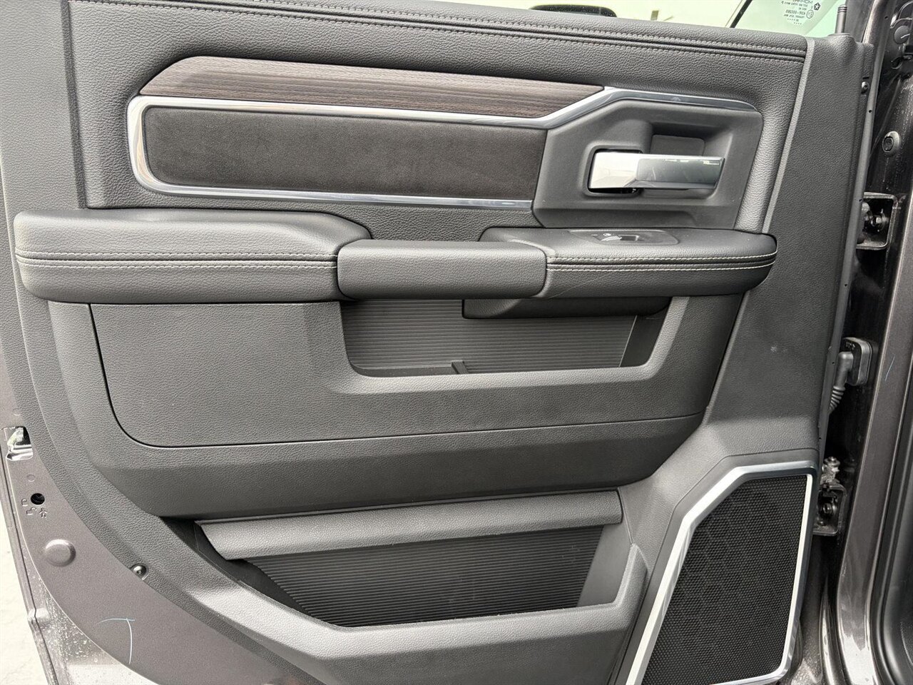 2026 RAM 2500 Laramie   - Photo 22 - Victorville, CA 92392