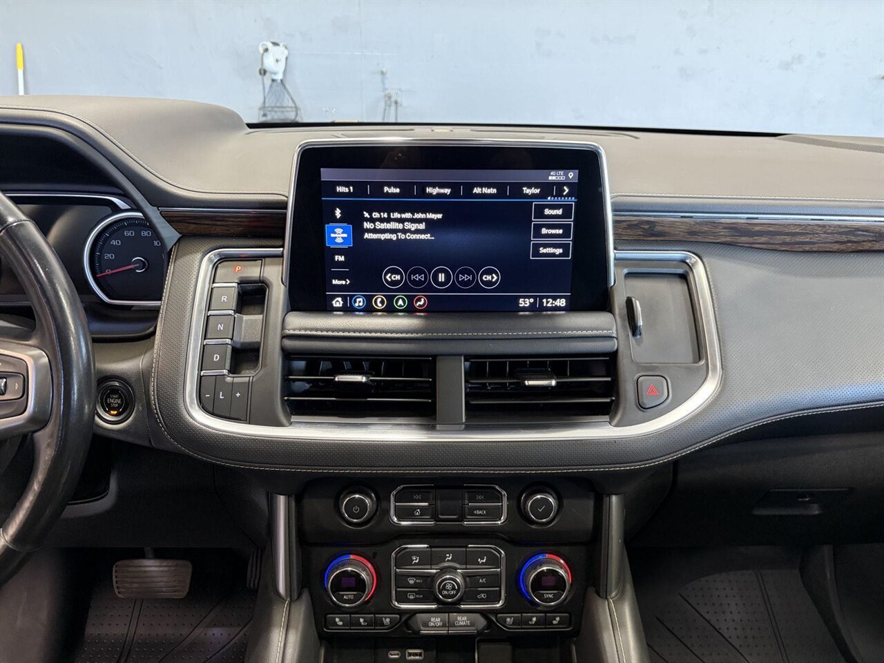 2021 Chevrolet Tahoe Premier   - Photo 24 - Victorville, CA 92392