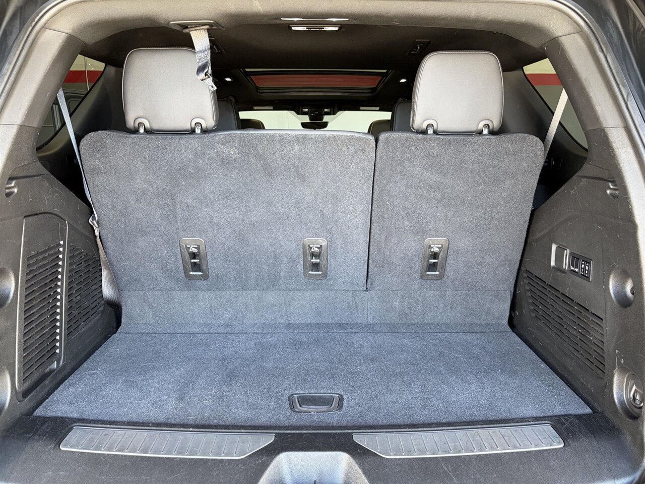 2021 Chevrolet Tahoe Premier   - Photo 32 - Victorville, CA 92392