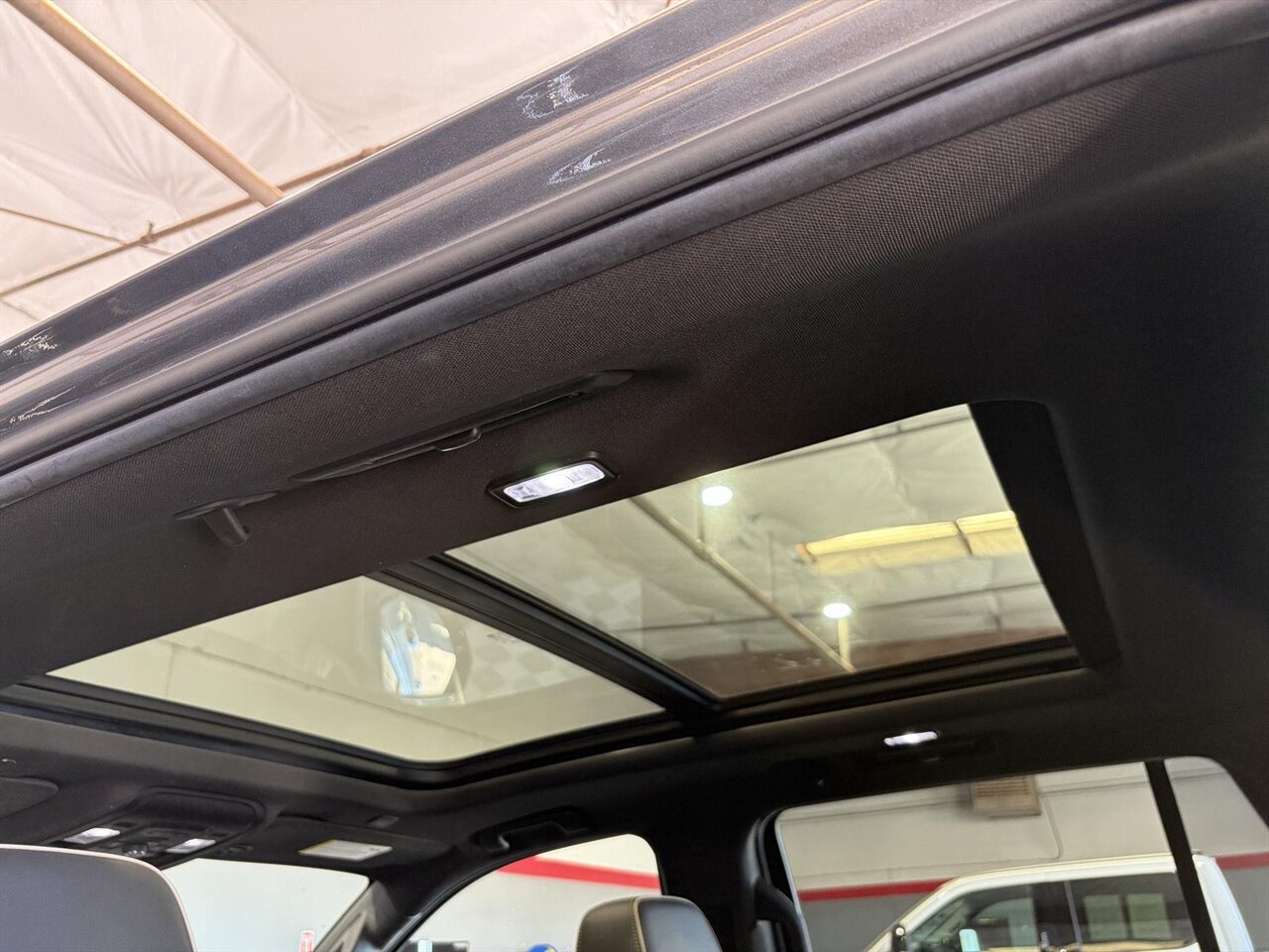 2021 Chevrolet Tahoe Premier   - Photo 7 - Victorville, CA 92392