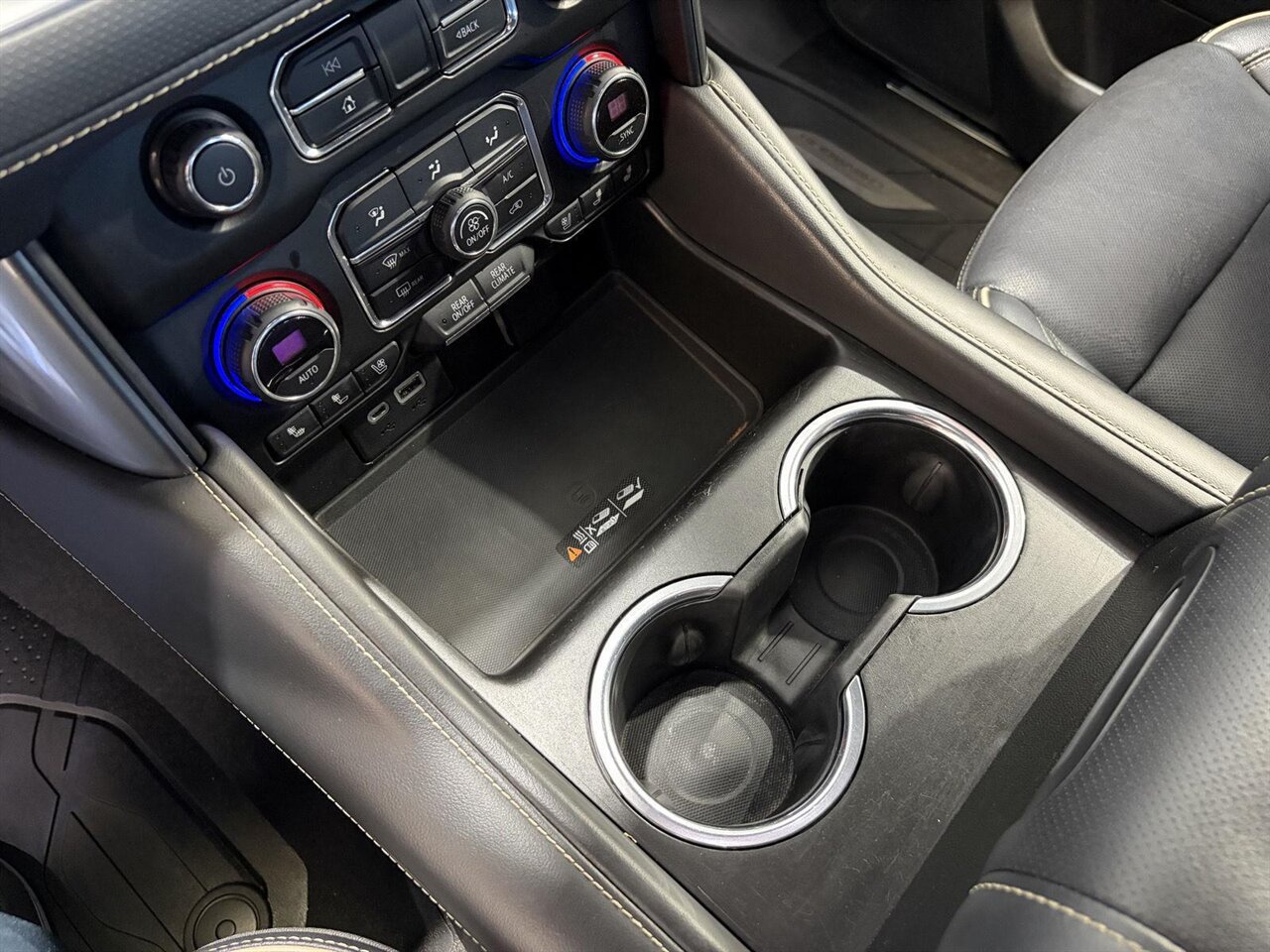 2021 Chevrolet Tahoe Premier   - Photo 19 - Victorville, CA 92392