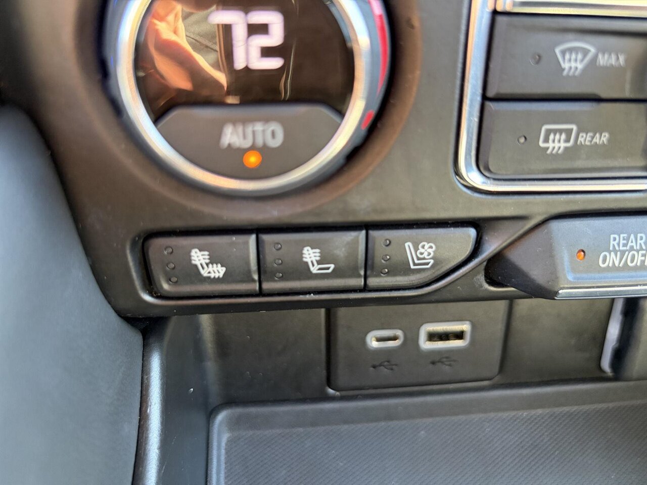 2021 Chevrolet Tahoe Premier   - Photo 27 - Victorville, CA 92392