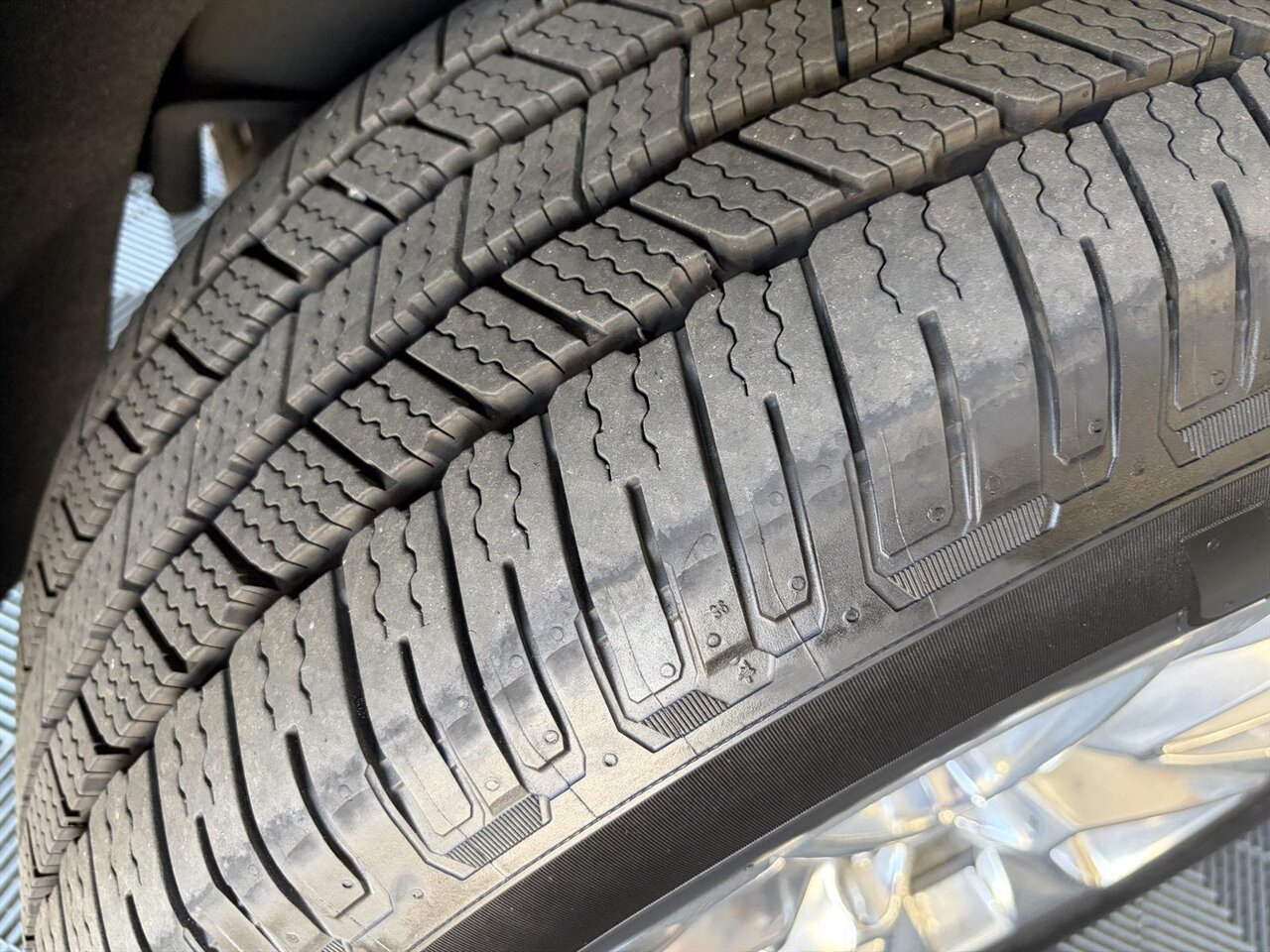 2021 Chevrolet Tahoe Premier   - Photo 12 - Victorville, CA 92392