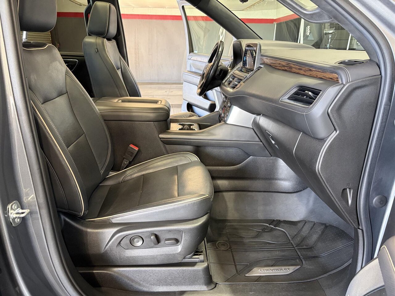 2021 Chevrolet Tahoe Premier   - Photo 28 - Victorville, CA 92392