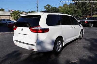 2017 Toyota Sienna LE 8-Passenger   - Photo 6 - Roswell, GA 30075