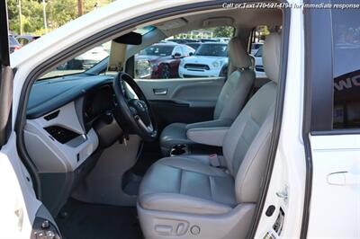 2017 Toyota Sienna LE 8-Passenger   - Photo 9 - Roswell, GA 30075