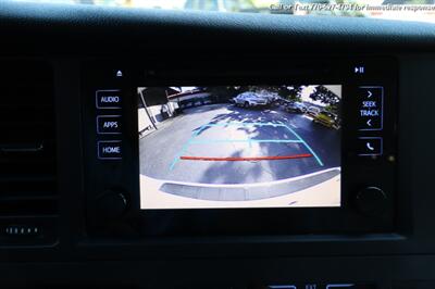 2017 Toyota Sienna LE 8-Passenger   - Photo 19 - Roswell, GA 30075