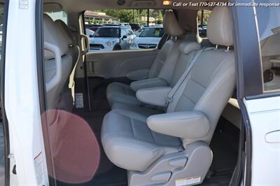 2017 Toyota Sienna LE 8-Passenger   - Photo 20 - Roswell, GA 30075