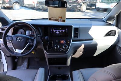 2017 Toyota Sienna LE 8-Passenger   - Photo 21 - Roswell, GA 30075