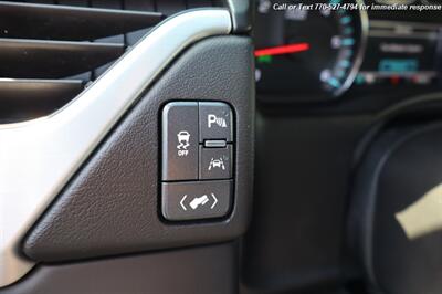 2017 GMC Yukon XL SLT   - Photo 12 - Roswell, GA 30075