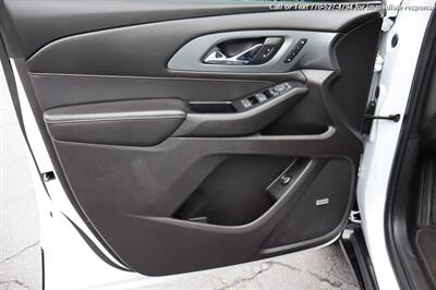 2019 Chevrolet Traverse Premier   - Photo 11 - Roswell, GA 30075
