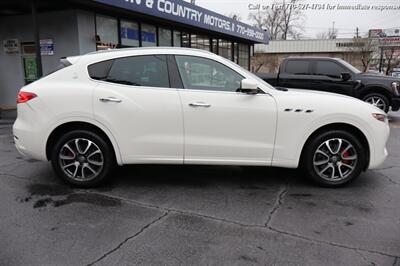 2017 Maserati Levante  Extra Clean Inside & out! - Photo 5 - Roswell, GA 30075